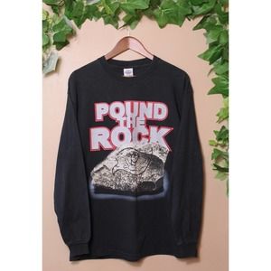 BUCS ROCK LONG SLEEVE TEE